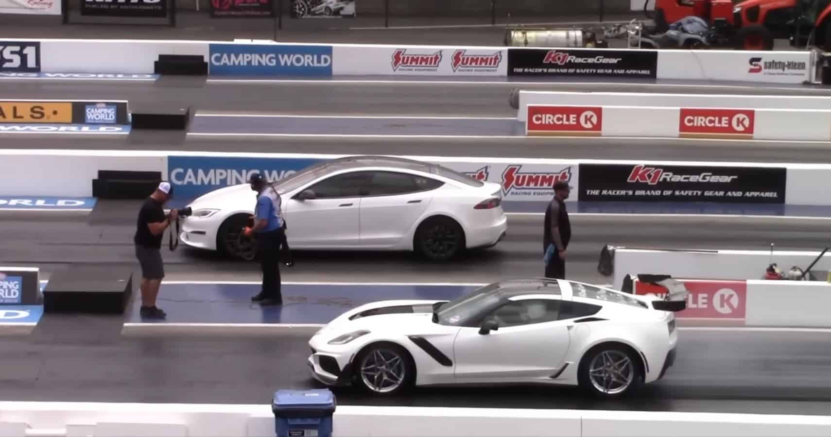 Imagen destacada del Tesla Model S contra el Corvette ZR1