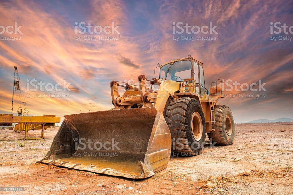 Máquina cargadora de bulldozers durante los trabajos de movimiento de tierras Máquina cargadora de bulldozers durante los trabajos de movimiento de tierras en exteriores fotos de stock de bulldozers, fotos e imágenes libres de derechos
