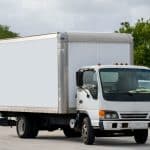 ¿Cuánto peso puede transportar un camión con caja?