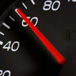 ¿Por qué mi coche tiembla cuando alcanzo los 100 km/h?