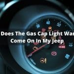 ¿Por qué se enciende el aviso de la luz del tapón de la gasolina en mi Jeep?