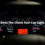 ¿Qué significa la luz de comprobación del tapón de combustible?