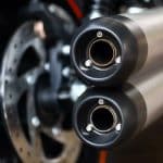 ¿Se puede recubrir con polvo el escape de una moto?